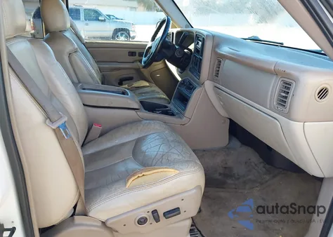 2004 Chevrolet Tahoe Lt z USA, uszkodzony, nr VIN 1GNEC13Z54R122780